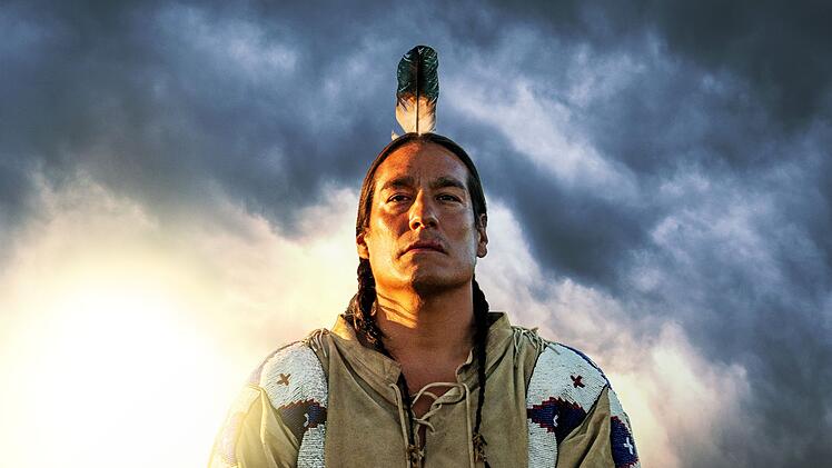 Im Rahmen des Themenwochenendes zur Geschichte Nordamerikas zeigt der HISTORY Channel am 6. September, 20.15 Uhr, erstmals "Sitting Bull", die Geschichte des legendären Anführers der Lakota. Die Titelfigur wird gespielt von Michael Spears (Foto), selbst ein Angehöriger des Volks der Lakota.