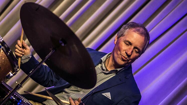 Michael Keul am SchlagzeugFoto: Jochen Berger