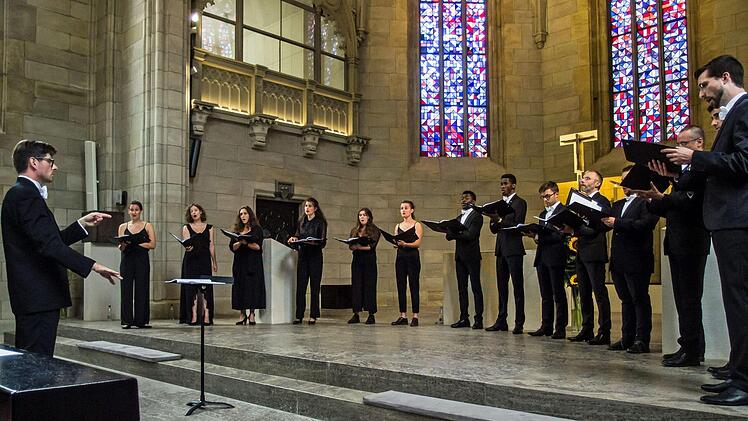 Impressionen: Der Kammerchor der Universität Straßburg gastierte in der Coburger Pfarrkirche St. Augustin.Foto: Jochen Berger
