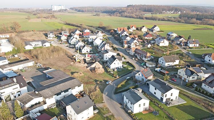 Auf dem freien Grundstück am Steinweg in Unteraurach errichtet die Gemeinde Stegaurach eine Kinderkrippe. Dafür sind im Haushalt 750 000 Euro eingeplant.