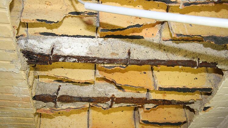 Das ganze Ausmaß des Schadens ist erst durch die Freilegung der Eisenträger sichtbar geworden. Fotos: Sonja Adam