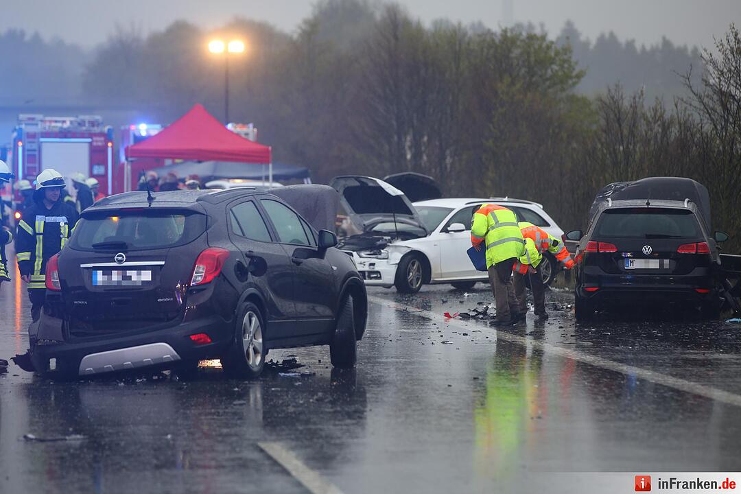 Hagel-Unwetter lšst Massenunfall aus: Autos kollidieren auf der A6 - Acht verletzte Personen, davon drei schwer