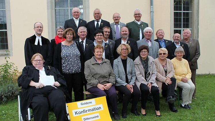 Erwartungsgemäß stellten die "Goldenen" (50 Jahre) mit zwanzig Teilnehmern das größte Kontingent aller Jubelkonfirmanden.