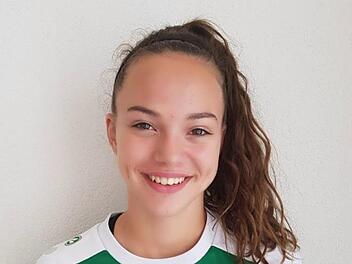 Jule Betz spielt derzeit in der U14 des FC 05 Schweinfurt. Foto: Andre Betz