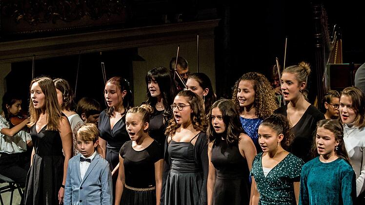 Impressionen vom Mitmachkonzert im Landestheater Coburg: Wenn junge Talente gemeinsam mit Profis auftreten.Foto: Jochen Berger