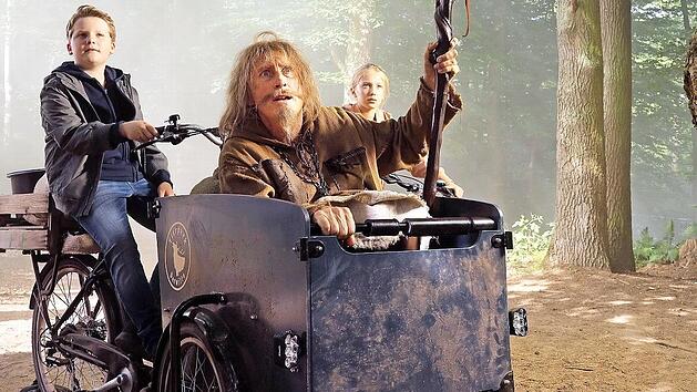 In den 1970er Jahren zählte Richard Carpenters "Catweazle" mit Geoffrey Bayldon in der Titelrolle zu den erfolgreichsten britischen Serien der BBC und auch in Deutschland erreichte die Serie Kult-Status. Nun schlüpft Otto Waalkes für die erste Kinoadaption in die Rolle des aus dem Mittelalter stammenden Magiers.