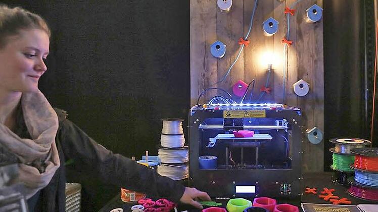 3D-Druck bei den Coburger Designtagen. Die Region wird zwar kein Digitales Gründerzentrum erhalten, aber junge Unternehmen aus dem Bereich Digitalisierung haben Chancen, direkt vom Wirtschaftsministerium gefördert zu werden. Foto: Barbara Herbst/CT-Archiv