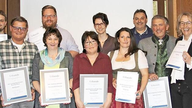 Ehrung beim Dohoga (von links): G&uuml;nther Elfert, Peter Mittag, Stephan Grah, Manuel Knorr, Heidrun M&uuml;cke, Birgit Erbe, Melanie K&uuml;hn, Kerstin Pilarzyk, Domenico Salsano, Thomas Rose, Barbara Glauben-Woy, Stephan Ertl  Foto: Alexandra Kemnitzer