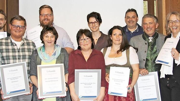 Ehrung beim Dohoga (von links): Günther Elfert, Peter Mittag, Stephan Grah, Manuel Knorr, Heidrun Mücke, Birgit Erbe, Melanie Kühn, Kerstin Pilarzyk, Domenico Salsano, Thomas Rose, Barbara Glauben-Woy, Stephan Ertl  Foto: Alexandra Kemnitzer