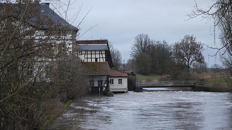 Gut voll: die Itz bei Hemmendorf (Landkreis Haßberge) - Foto: Berthold Köhler