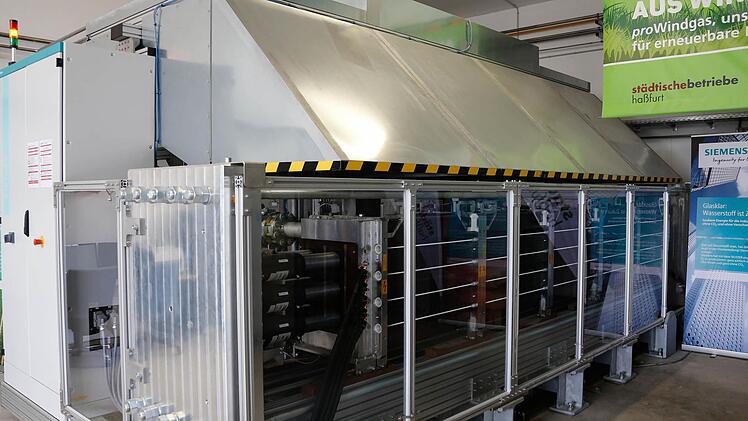 Das Kernstück der Anlage. Der Elektrolyseur Foto: Matthias Hoch