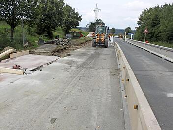 Gesperrt ist ab sofort die Brücke über die A 73 an der Anschlussstelle Ebensfeld/Kutzenberg.  Foto: Matthias Einwag