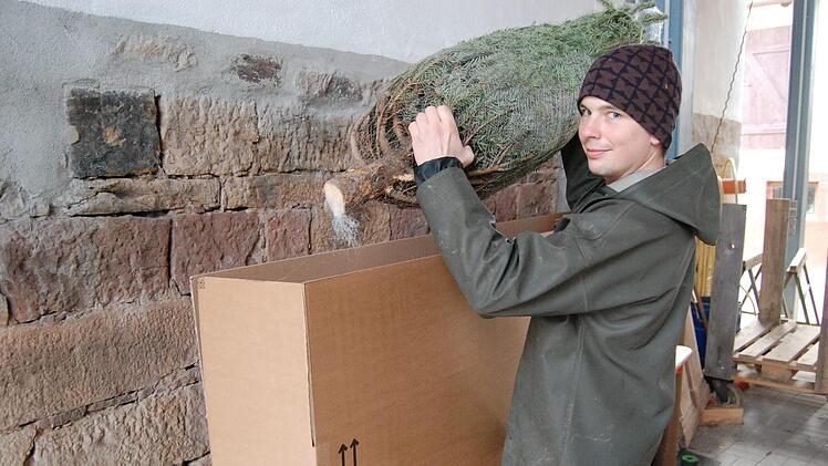 Mittels Homepage www.die-Rh&ouml;ntanne.de will Peter Volpert k&uuml;nftig auch B&auml;ume verschicken.     Wolfgang D&uuml;nnebier