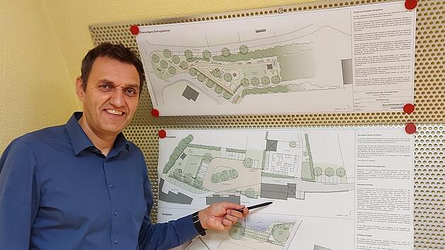 Bürgermeister Jörg Neubauer freut sich über Fortschritte der Planungen für die Dorferneuerung Hummendorf, die außer dem Ausbau der Kreisstraße 5 mit Gehsteig auch den Platz am ehemaligen Bahngelände und die Verschönerung des Kindergarten- und Kirchvorplatzes vorsieht.   K.-H. Hofmann