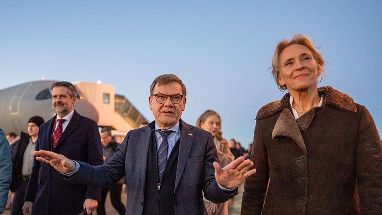 Au&szlig;enminister Wadephul fliegt in die USA - Zwischenstopp Island