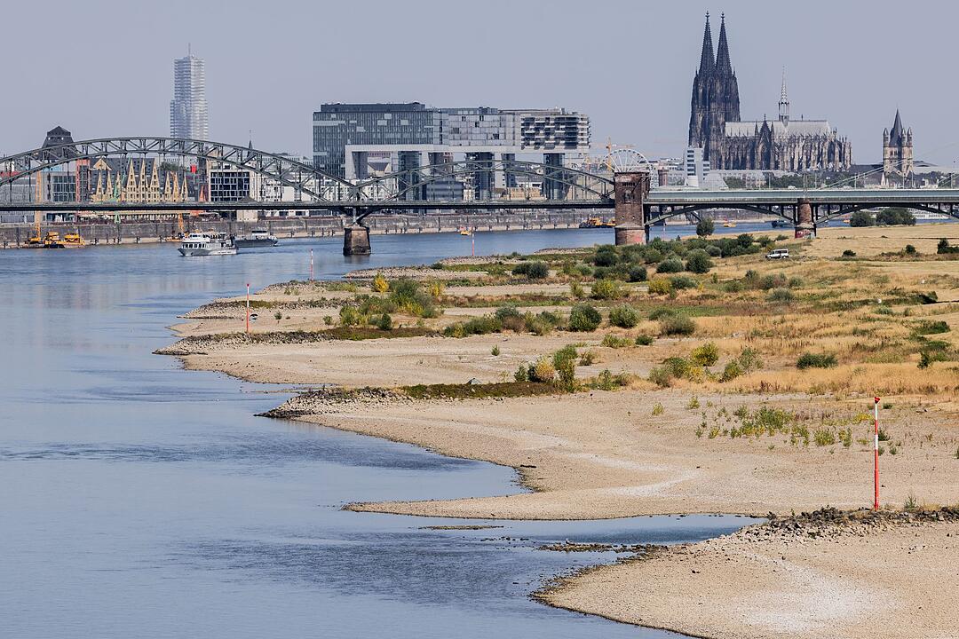 Niedrigwasser am Rhein - K&ouml;ln