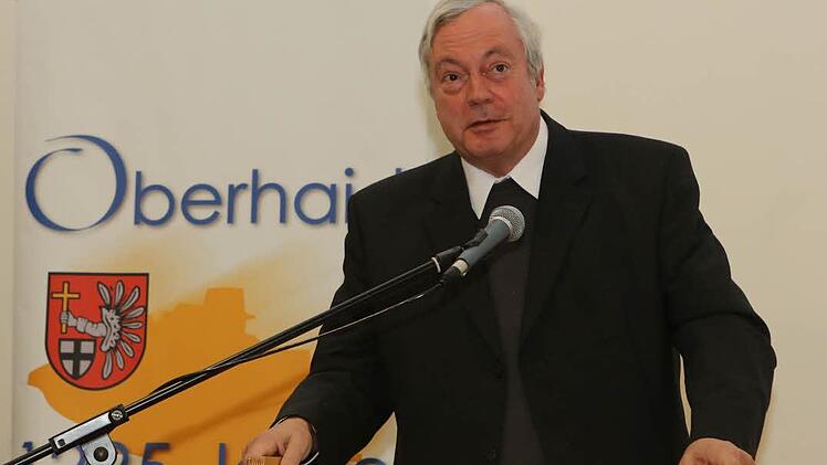 Als Hausherr am Rednerpult - Pfarrer Stefan Hartmann