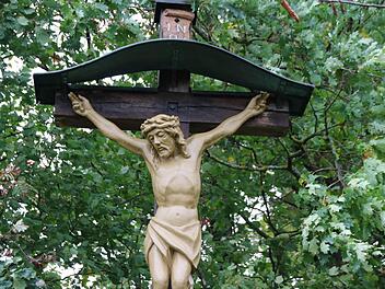 Der Korpus des Flurkreuzes am Hörner in Althausen wurde restauriert und wird bei der Pfarreiwallfahrt gesegnet. Heike Beudert