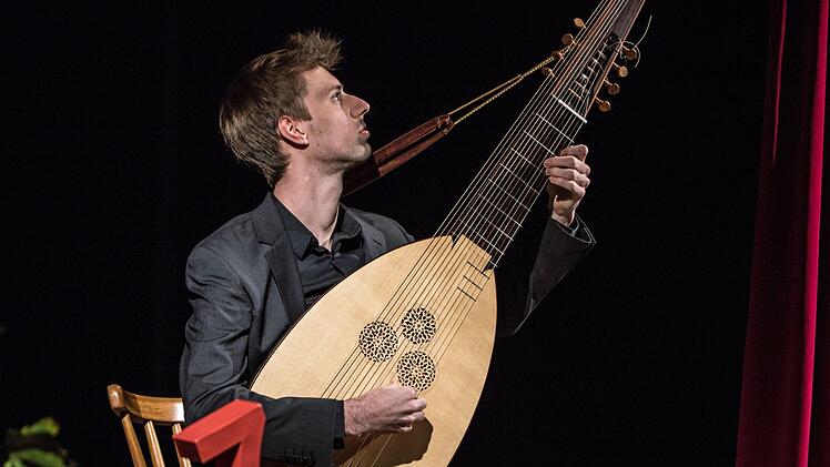 Gitarrist und Lautenist: Elias Conrad gastierte im Elsicher Dorfhaus.Foto: Jochen Berger