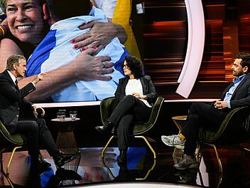 Autorin Jouanna Hassoun und Sozialunternehmer Shai Hoffmann  (rechts) blickten in "Markus Lanz - Das Jahr 2025" kritisch  auf die Lage in Nahost.