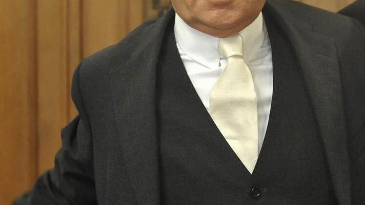 Alphatier Johann Schwennn fordert Wolfram Schädler auf: "Man sollte wissen, wann man das weiße Handtuch werfen muss." Foto: Peter Endig/dpa