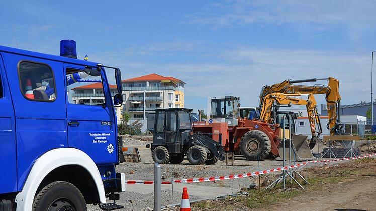 Erster Spatenstich zum Neubau des THW in Bad Kissingen.  Foto: Peter Rauch