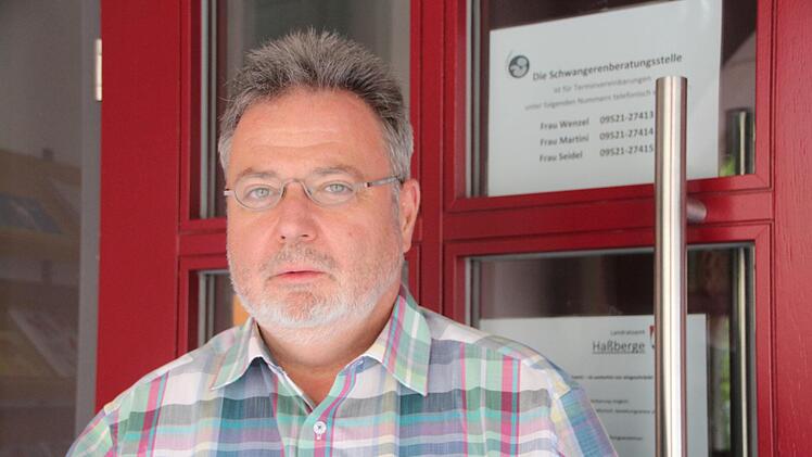 Dr. Jürgen Reimann, der Leiter des Gesundheitsamts, hofft auf qualifiziertes Personal zur Verstärkung. Fotos: Eckehard Kiesewetter