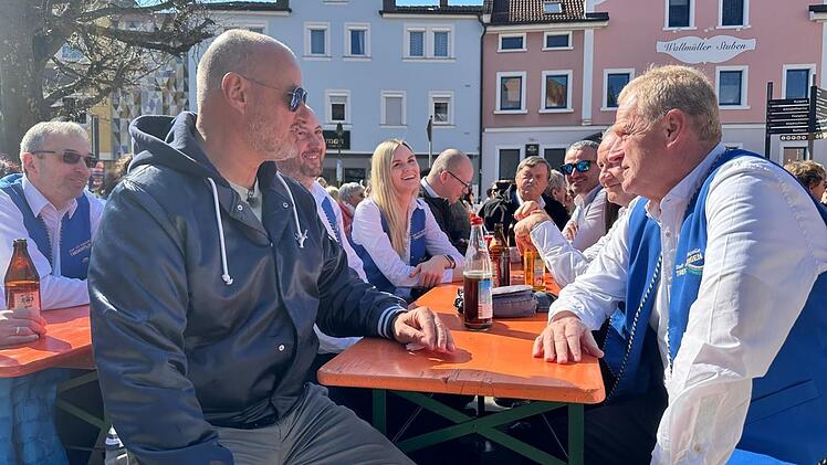 Zur Neuröffnung organisiert der Profi-Koch ein Straßenfest.