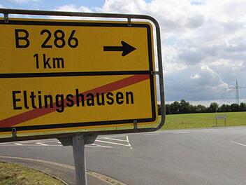 Bei der Vorbereitung des Planfeststellungsverfahrens hat sich herausgestellt, dass auch westlich von Eltingshausen ein Kreisverkehr notwendig ist, um den Verkehr in Richtung B 286 abzuleiten. Foto: Benedikt Borst