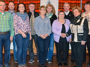 Zahlreiche Ehrungen standen bei der Jahreshauptversammlung des Reichenbacher Vereins für Gartenbau und Landschaftspflege auf dem Programm (von links): Eberhard Reiter, Ortssprecher Fabian Nöth, Gabriele Reiter, Michael Nöth, Doris Kirchner, Silvia Nöth, Elfriede Back, Hubert Back, Irmgard Heinrich (Ehrenkreisvorsitzende), Lieselotte Rube (stellvertretende Vorsitzende).  Foto: Björn Hein