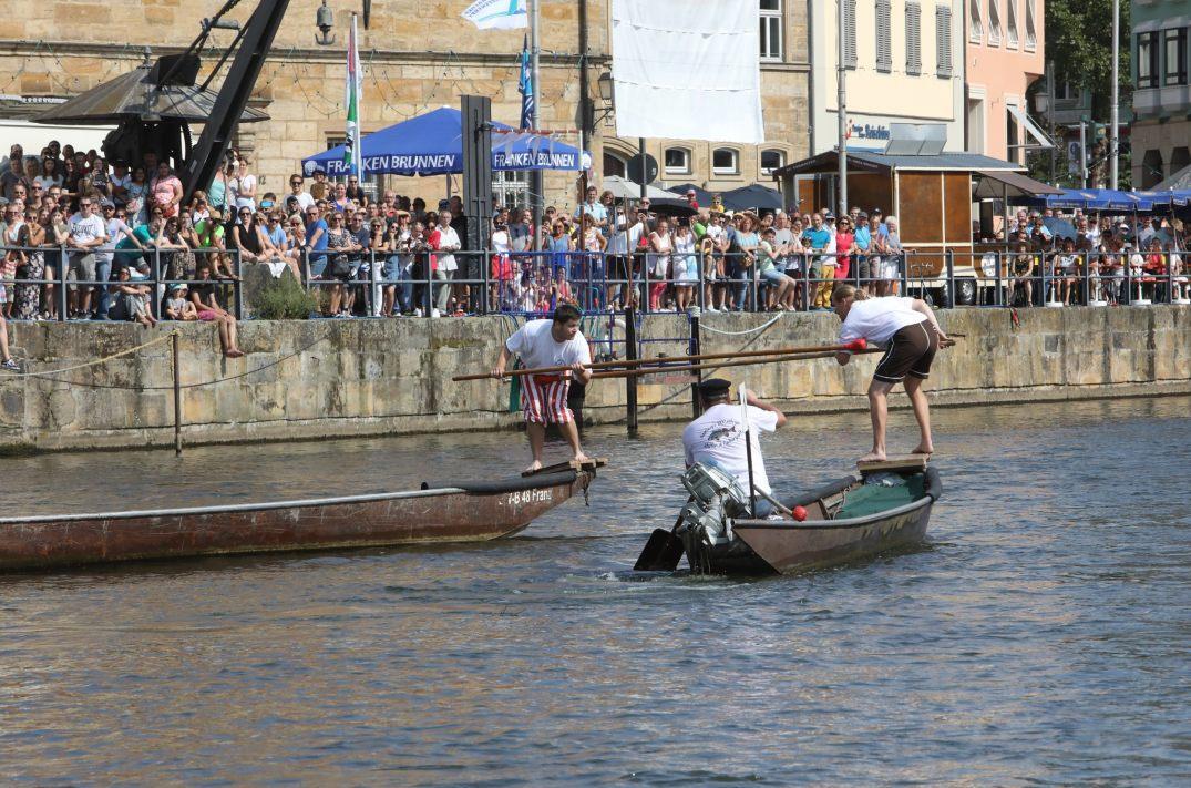 Fischerstechen der Erwachsenen am Sonntag. Foto: Barbara Herbst