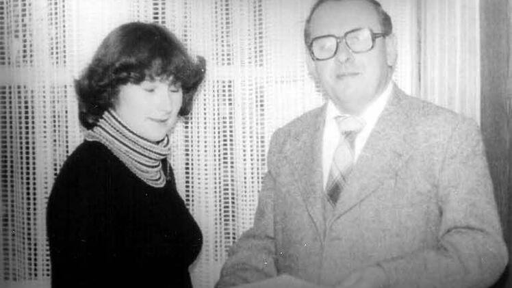 Margrita Baaser bei ihrer Ernennung zur Standesbeamtin durch den damaligen Bürgermeister Reinhold Renk. Sie war damals gerade 20 Jahre alt.