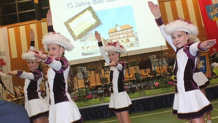 Die SKK-Jugendgarde lockerte den Abend durch Tanzvorführungen auf. Foto: Matthias Einwag
