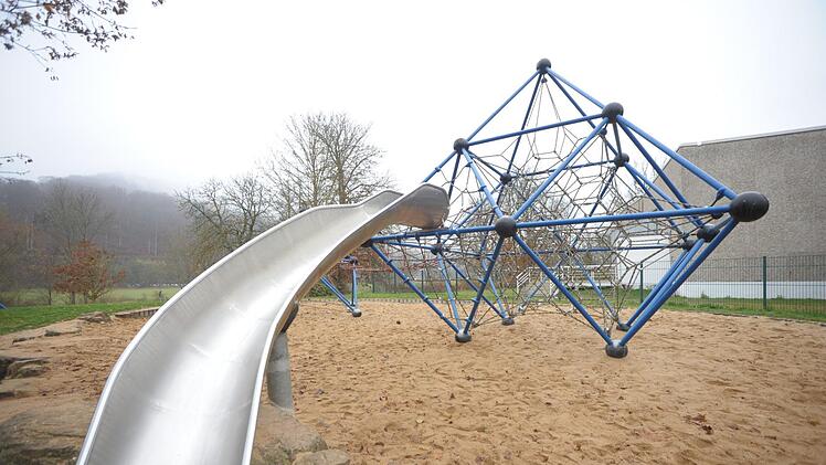 Spielplatz  zwischen Hallenbad und Tattersall Spielpl&auml;tze in Bad Kissingen Siegfried Farkas