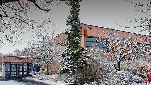 Die Mehrzweckhalle der Gemeinde Rannungen. Der &auml;u&szlig;ere Anblick war am Freitag winterlich-idyllisch - doch bei der B&uuml;rgerversammlung konnte sie nicht geheizt werden. Foto: Dieter Britz