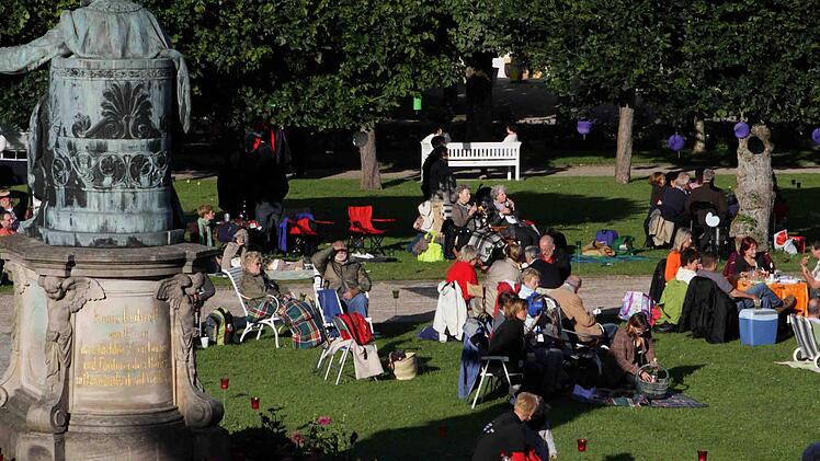 Picknick zu Füßen des Königs.