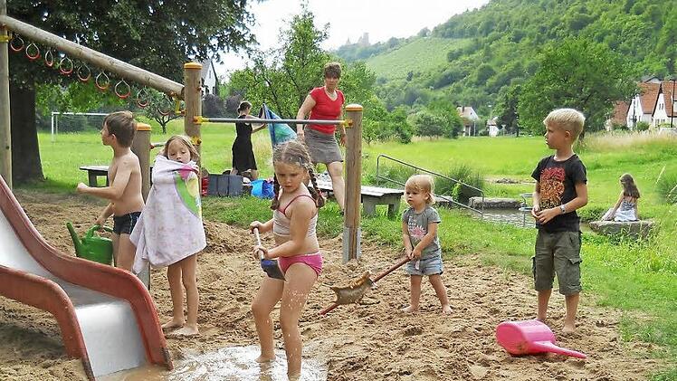 Ein Schmuckstück ist der Spielplatz im Anger von Engenthal.  Foto: Annette Warmuth/Archiv