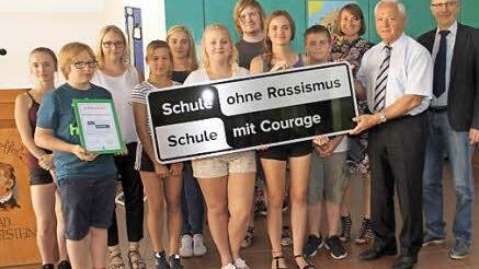 Die Viktor-von-Scheffel-Realschule in Bad Staffelstein gehört zu den über 60 Schulen in Oberfranken, die beim Projekt "Schule ohne Rassismus - Schule mit Courage" dabei sind. Foto: Gerda Völk