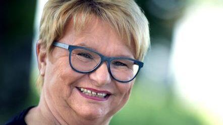 Ulla Vater ist die Gründerin und Bandleaderin der Hexen.privat