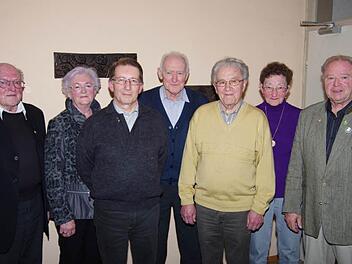 Geehrt wurden beim Rhönklub Garitz unter anderem (v.l.n.r.) Pfarrer a. D. Arno Stöcklein, Rosemarie Albert, Erwin Henz, Hans Thierauf und Max Kiefl und Waltraud Gradert, rechts Manfred Mußmächer  Foto: Klaus Werner