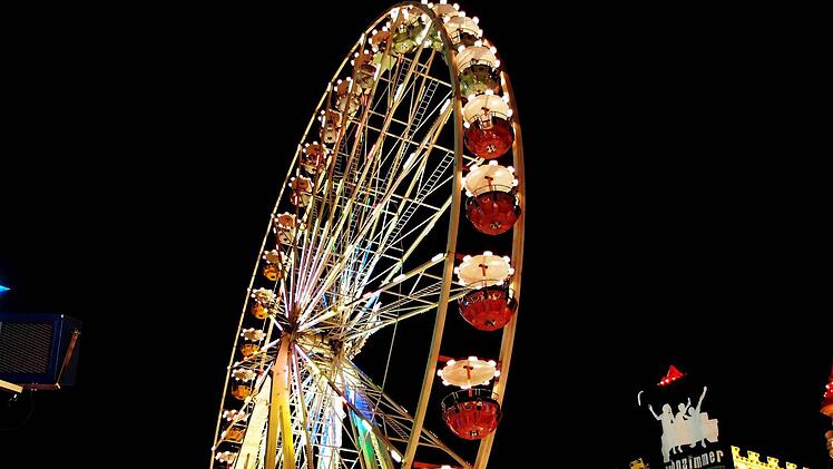 Coburg im Zeichen des 417. Vogelschießens auf dem Anger: Blickfang in diesem Jahr ist ein RiesenradFoto: Jochen Berger