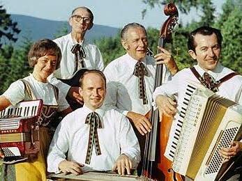 Herbert Roth (r.) mit seinen Musikerkollegen. Foto: privat