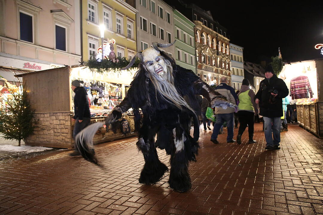 Oberfranken: Seltsame Gestalten auf dem Weihnachtsmarkt
