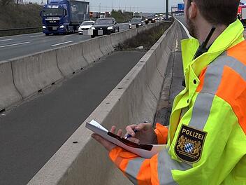 A3 bei Bischbrunn nach Kollision voll gesperrt - fünf Personen verletzt