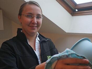 Packt auch in der Küche mit an: Die Dorfhelferin Katharina Denk ist über den Maschinenring Saale-Rhön zu erreichen. Foto: Gerd Schaar