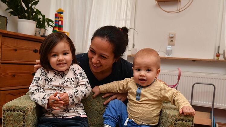 Loan Pham Duc mit ihren Kindern Tamara und Damian Foto: Ronald Rinklef