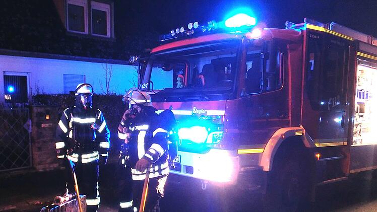 Ein am Abend nicht gelöschtes Teelicht löste in der Nacht  auf Montag in der Schillerstraße  in Bad Kissingen einen Zimmerbrand aus, bei dem die Wohnungsinhaberin  leicht verletzt wurde. Foto: Peter Rauch