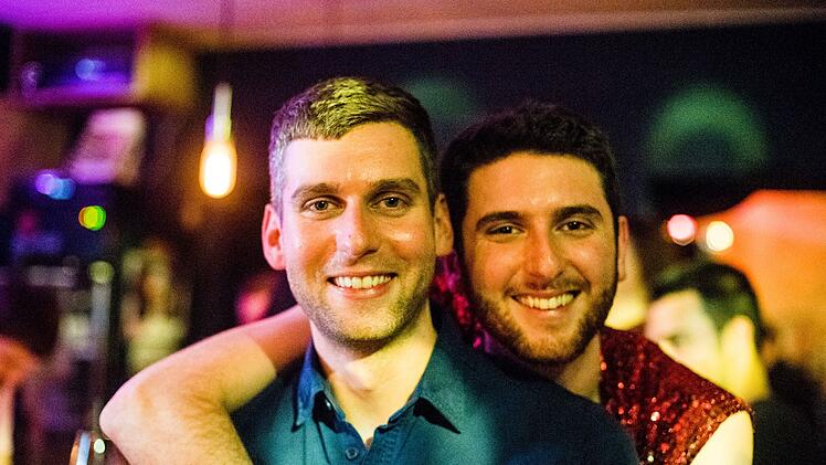 Würzburg: Neue, queere "Moritz Bar" eröffnet - ein "fulminantes Fest"