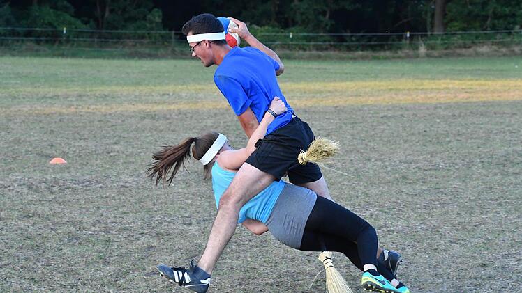 Beim Quidditch in Feuerbach spielen Männer und Frauen gemeinsam.