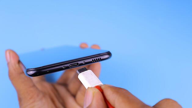 Handys ohne Kabel laden? Erstes Smartphone ohne Ladebuchse vorgestellt